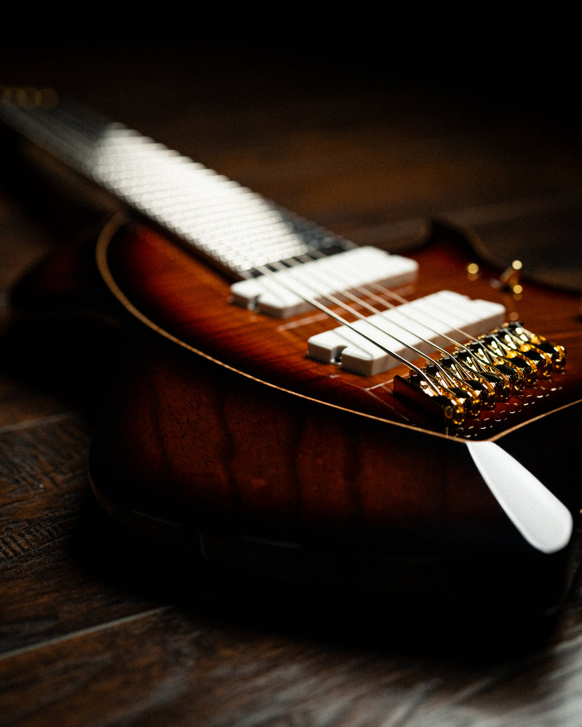 LARADA 8 // Custom // Amberburst [Ebony FB]