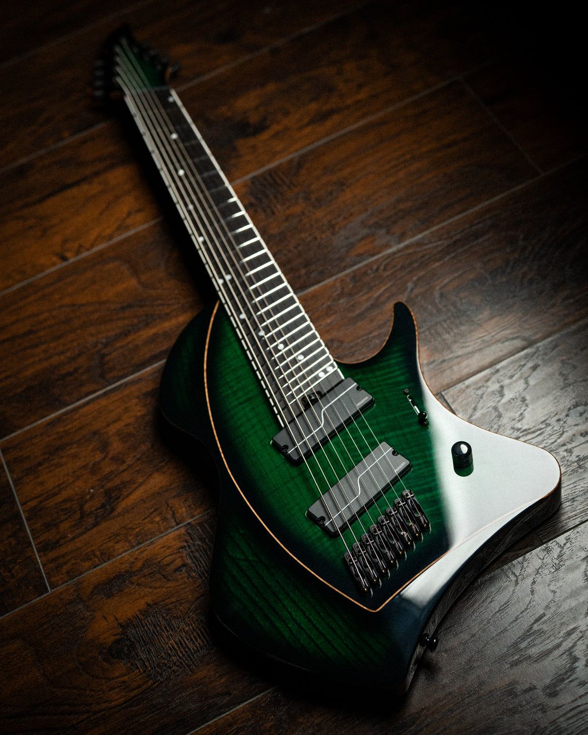 LARADA 8 // Custom // Emeraldburst [Ebony FB]