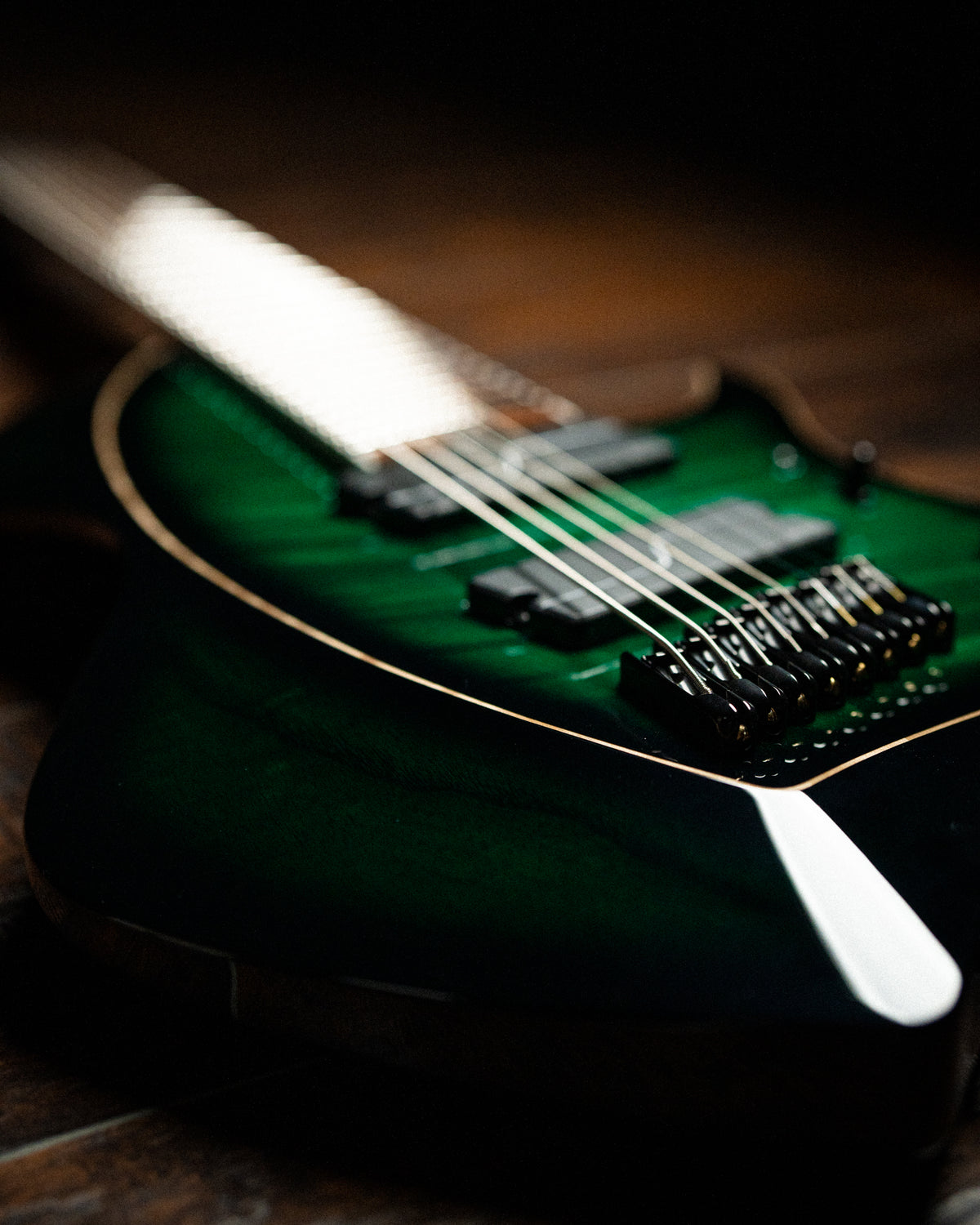 LARADA 8 // Custom // Emeraldburst