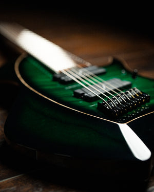 LARADA 8 // Custom // Emeraldburst