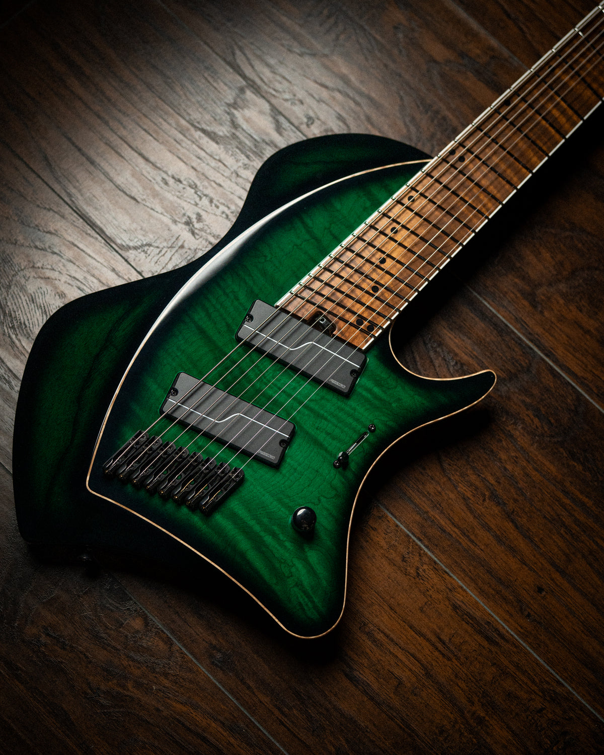 LARADA 8 // Custom // Emeraldburst