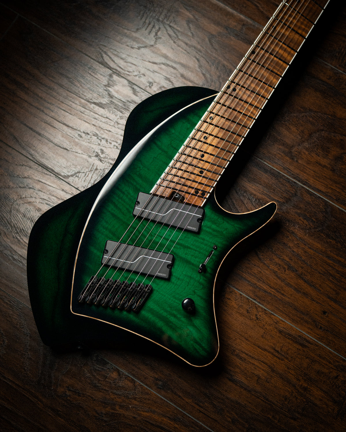 LARADA 8 // Custom // Emeraldburst