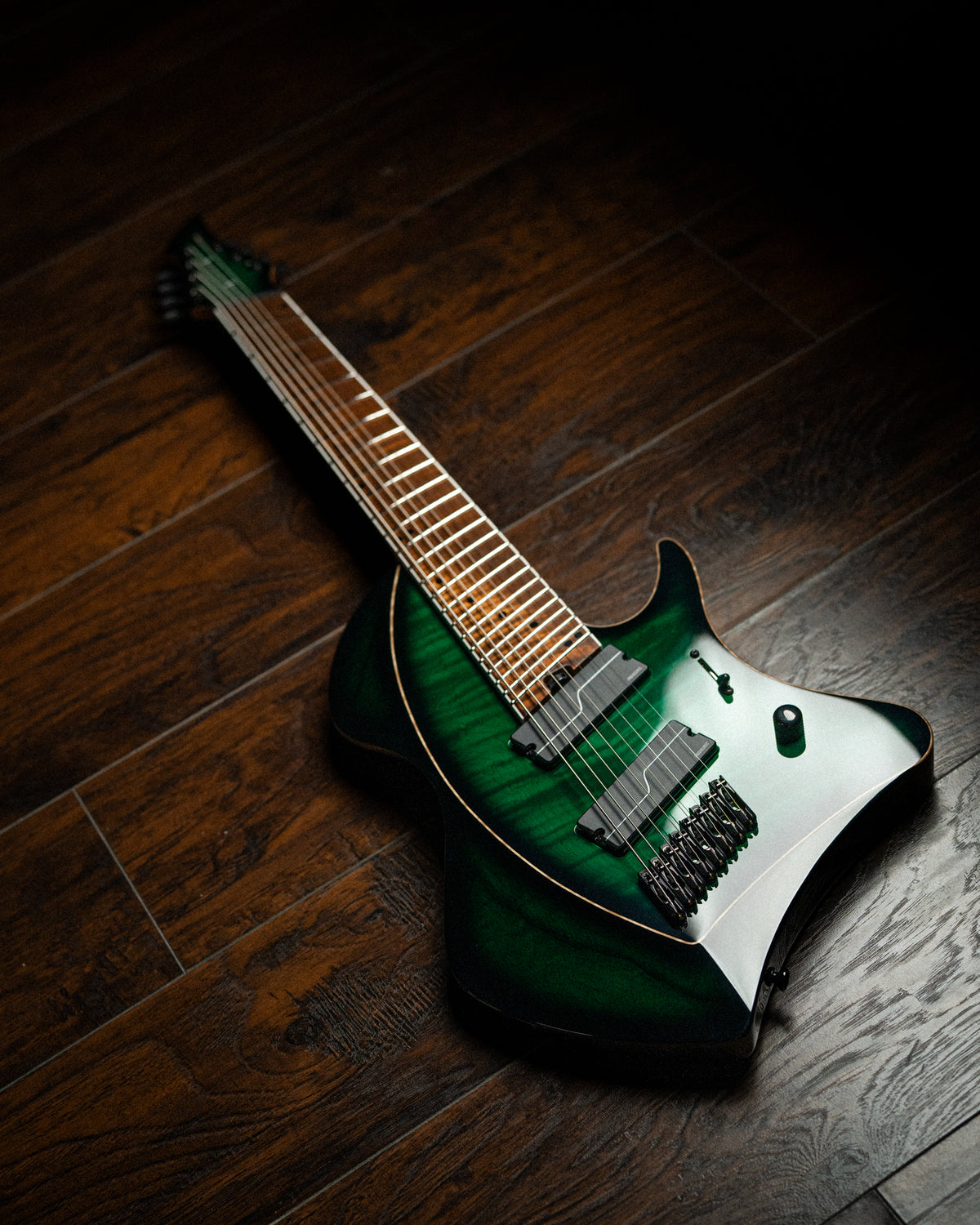 LARADA 8 // Custom // Emeraldburst
