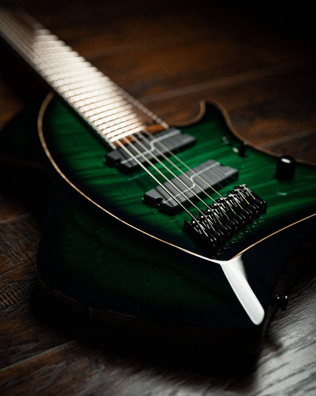 LARADA 8 // Custom // Emeraldburst
