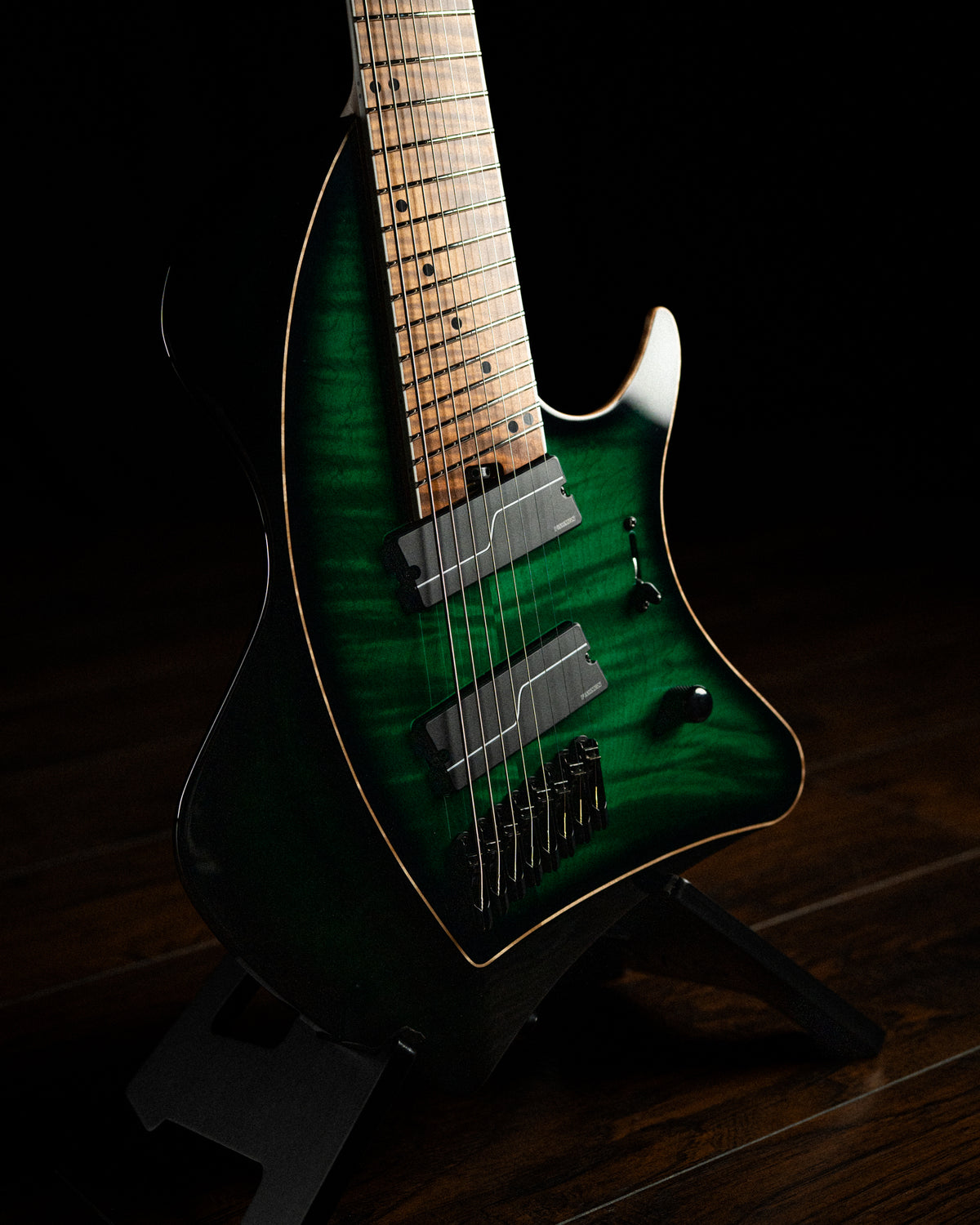 LARADA 8 // Custom // Emeraldburst