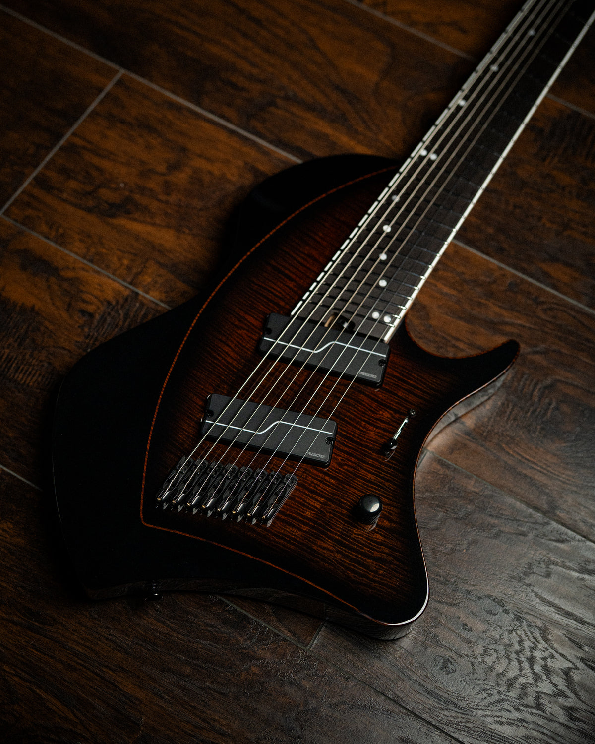 LARADA 8 // Custom // Lunaburst [Ebony FB]