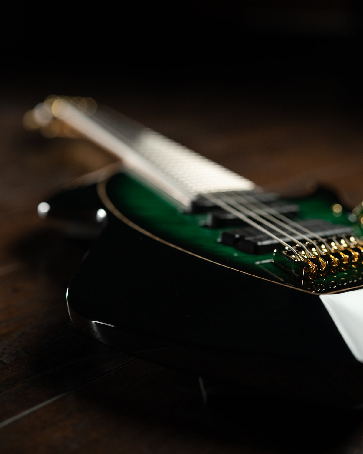 LARADA 7 // Custom // Emeraldburst [Ebony FB]