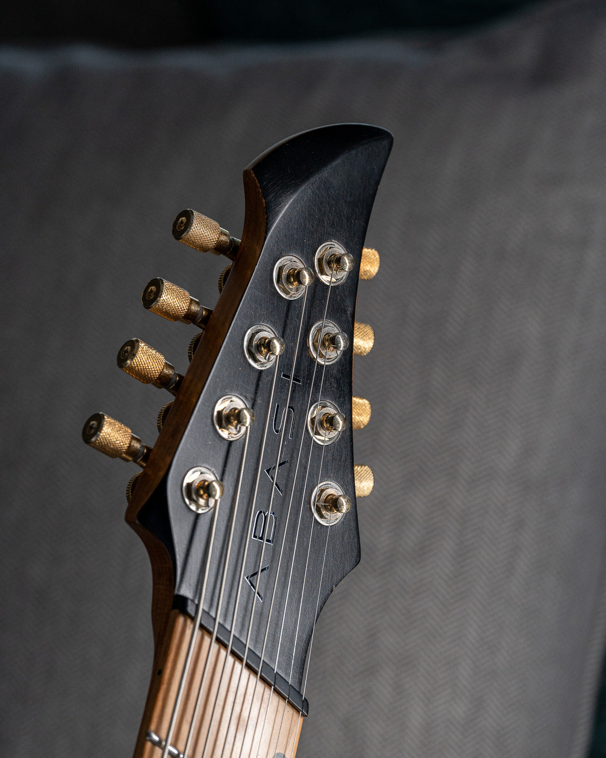 LARADA 8 Classic // Master Series // Triburst [Relic]