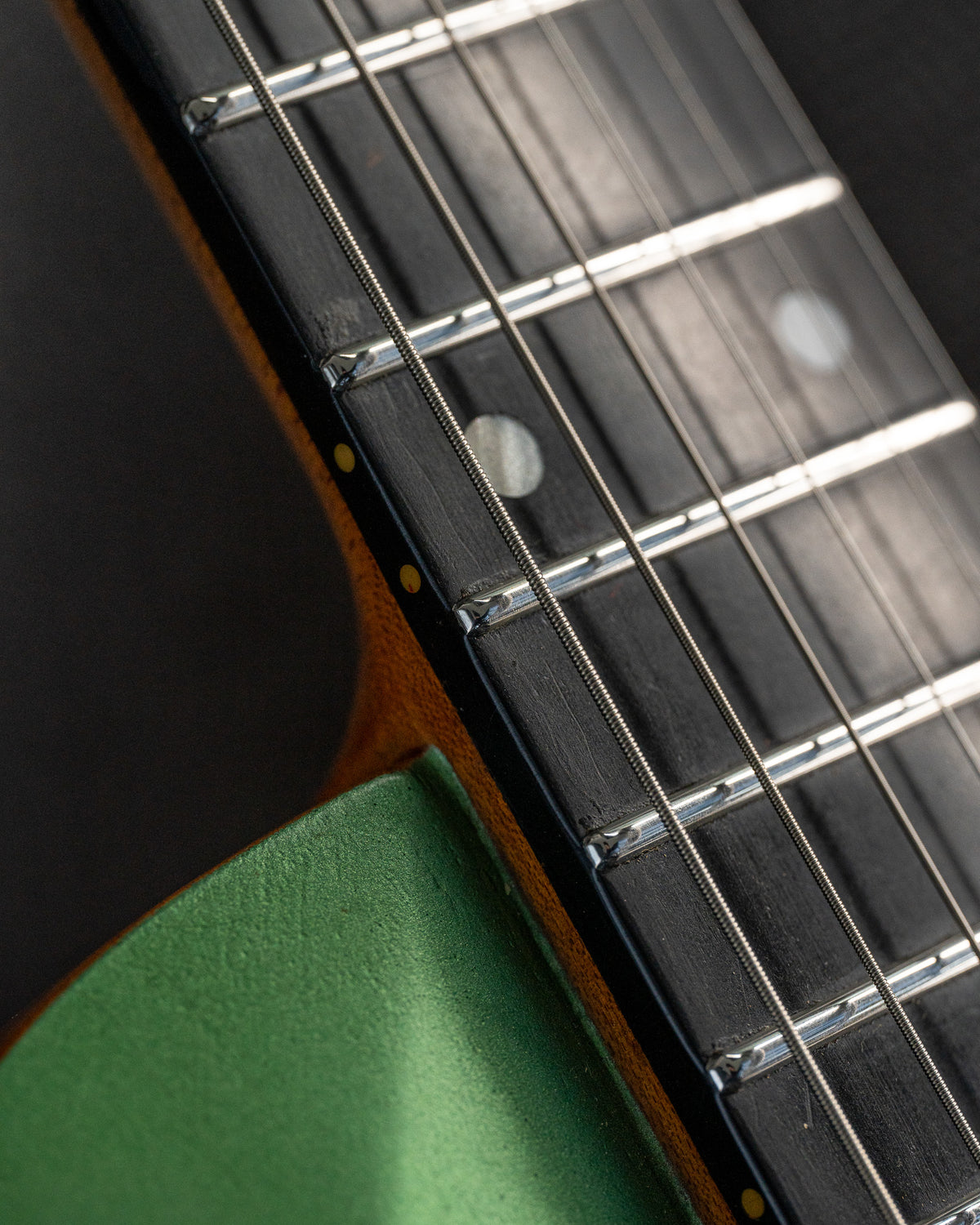 LARADA SPACE T // Emerald [Relic]