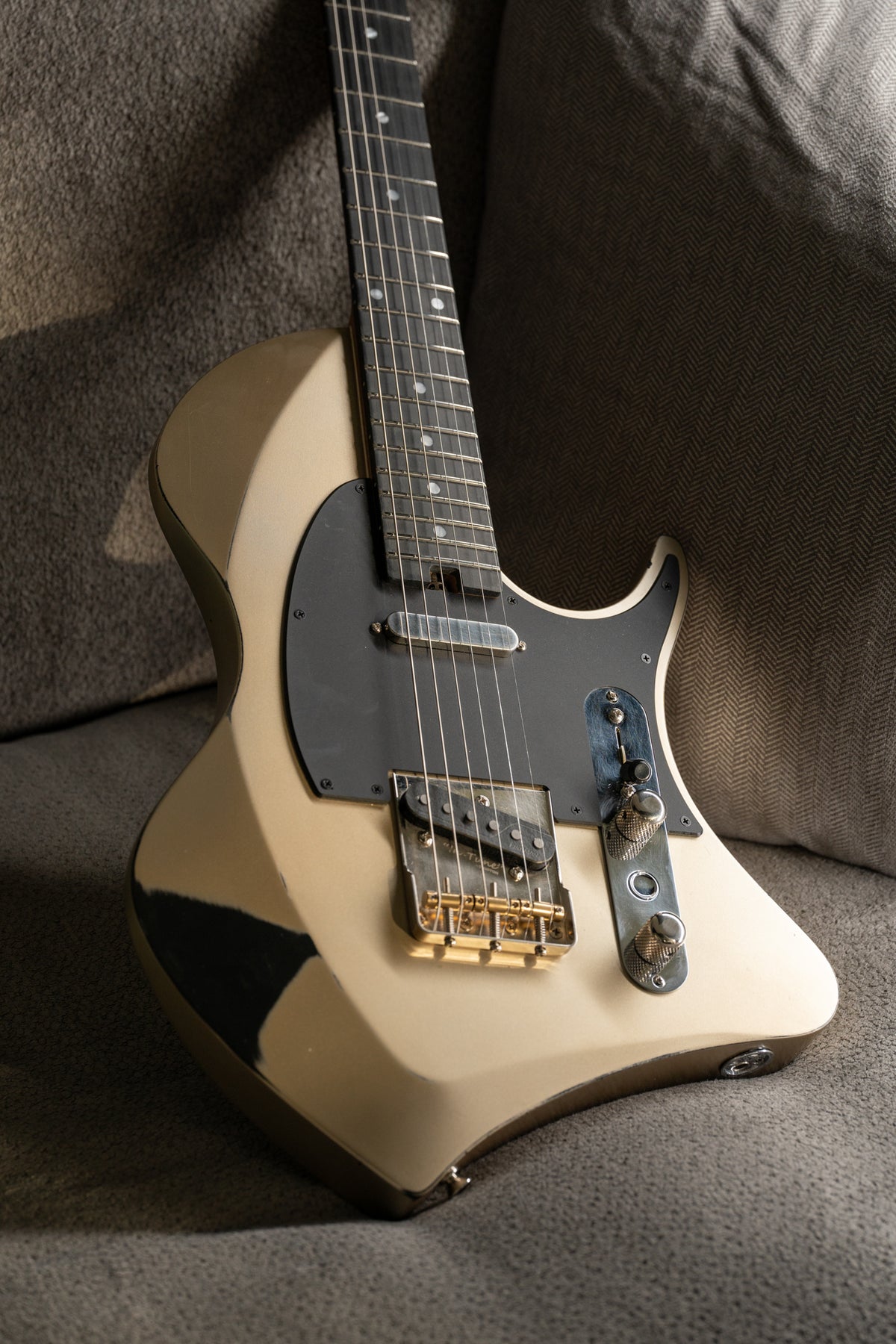 LARADA SPACE T // Champagne over Black [2-Stage Relic]