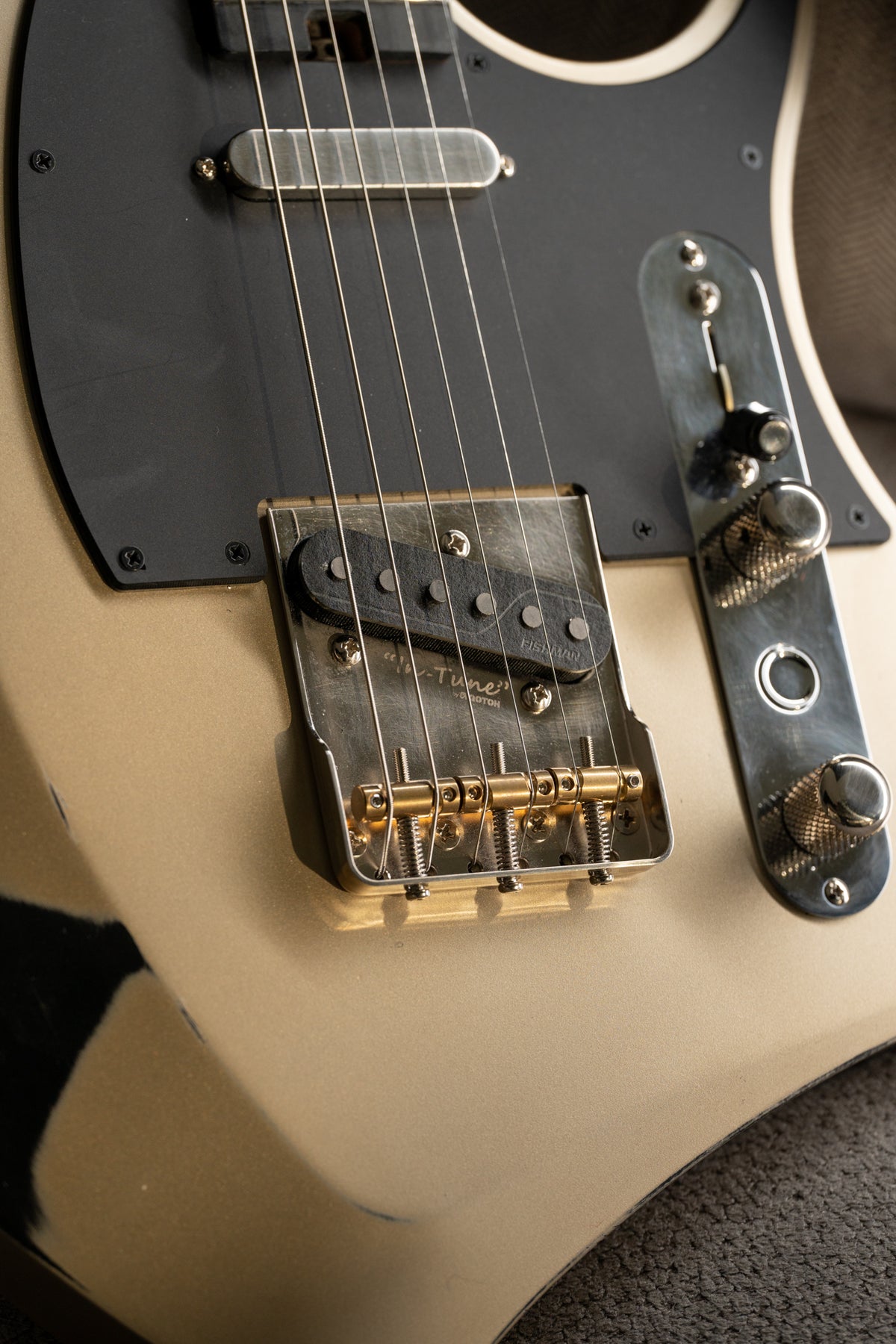 LARADA SPACE T // Champagne over Black [2-Stage Relic]