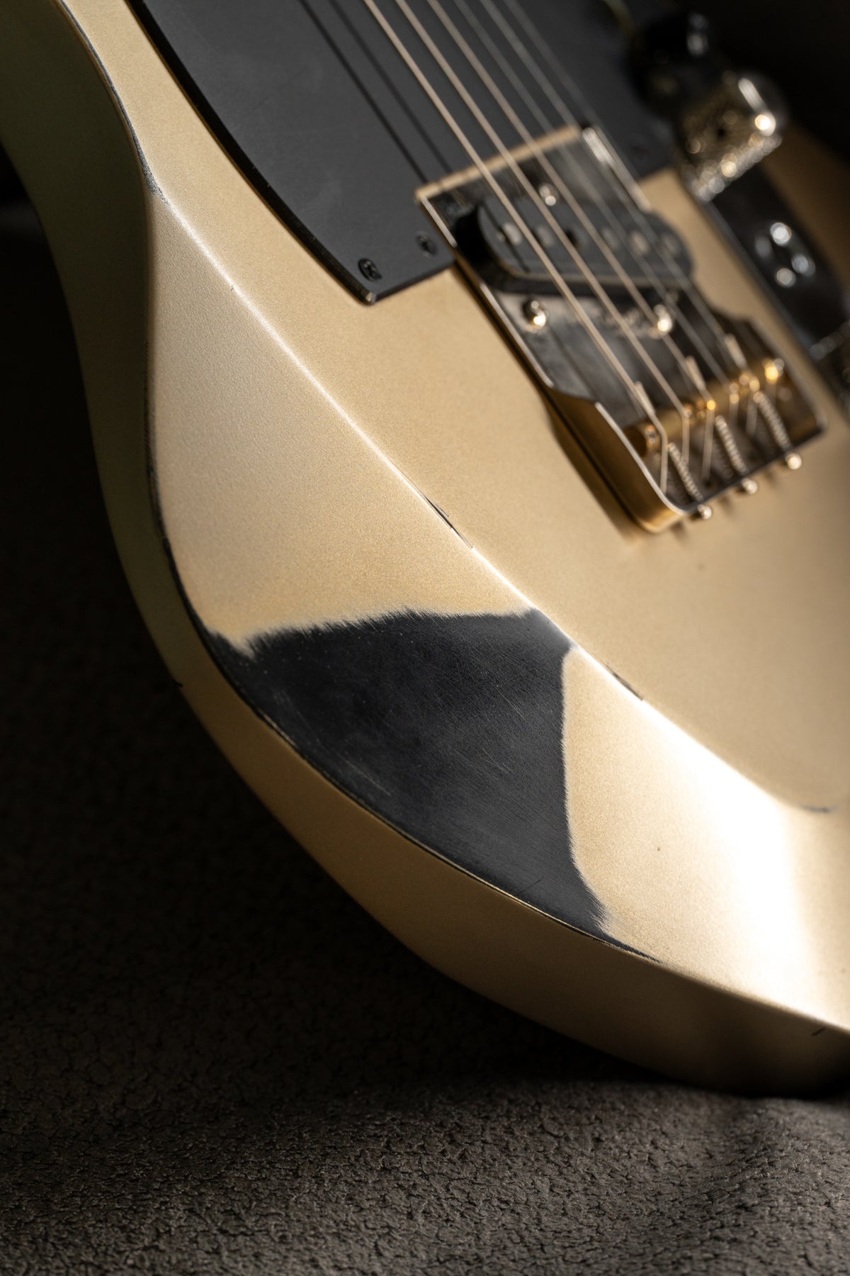 LARADA SPACE T // Champagne over Black [2-Stage Relic]