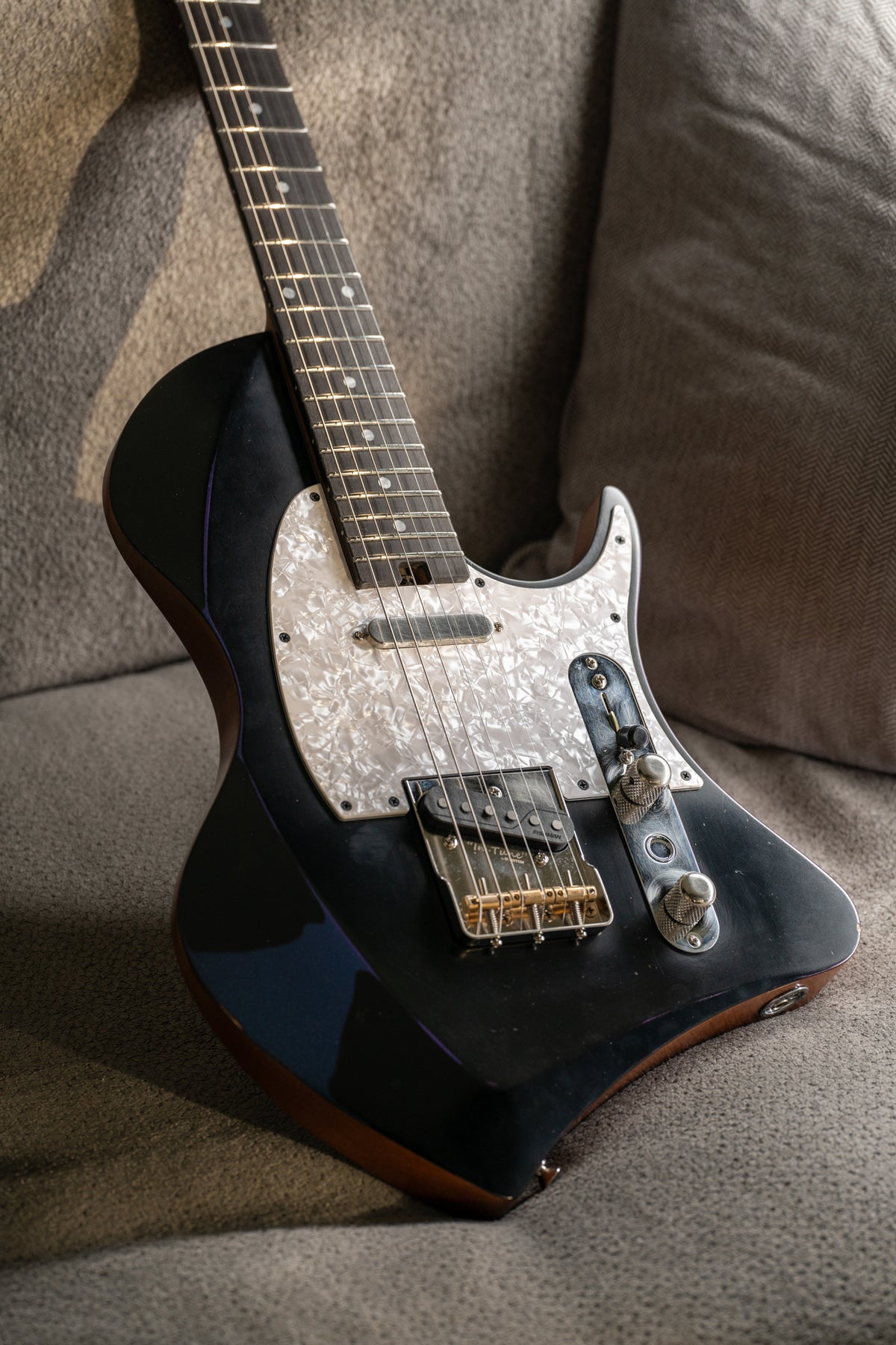 LARADA SPACE T // Black over Mystic Dream (Ebony FB) [2-Stage Relic]