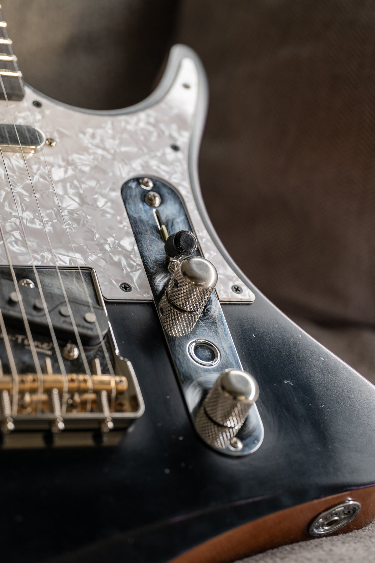 LARADA SPACE T // Black over Mystic Dream (Ebony FB) [2-Stage Relic]