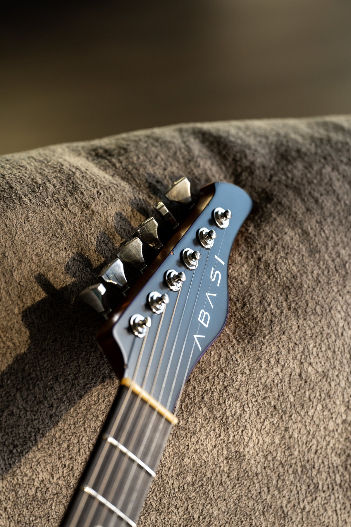 LARADA SPACE T // Black over Mystic Dream (Ebony FB) [2-Stage Relic]