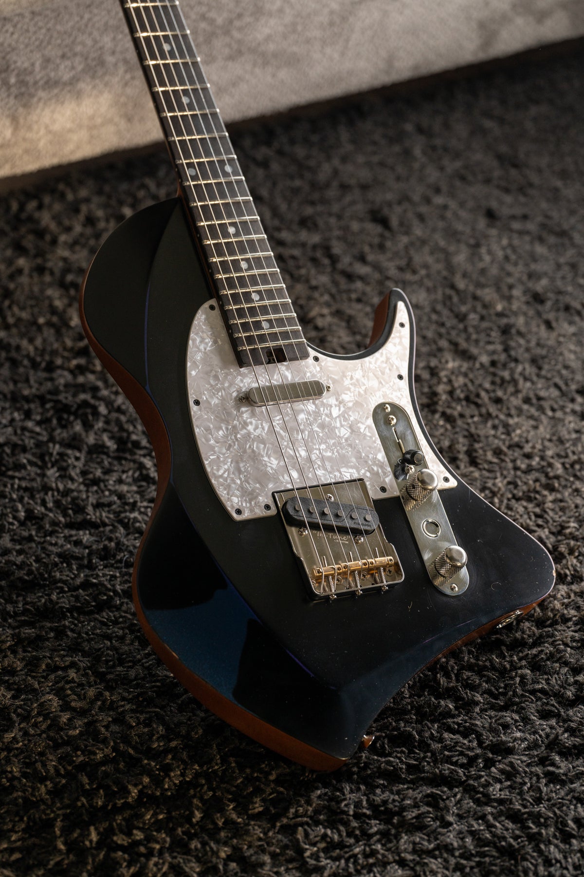 LARADA SPACE T // Black over Mystic Dream (Ebony FB) [2-Stage Relic]