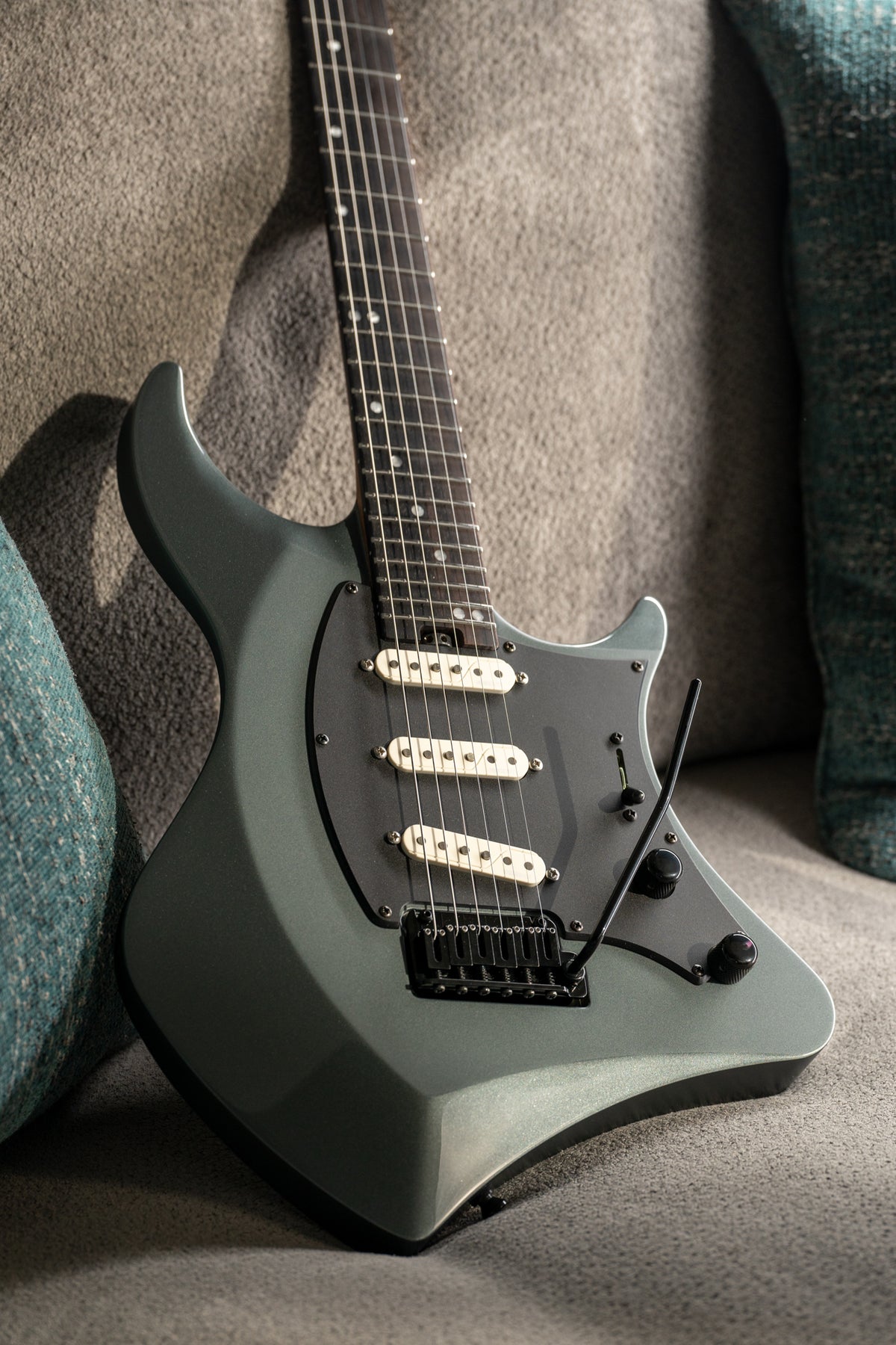 ĒMI 6 // MASTER SERIES // SELENITE