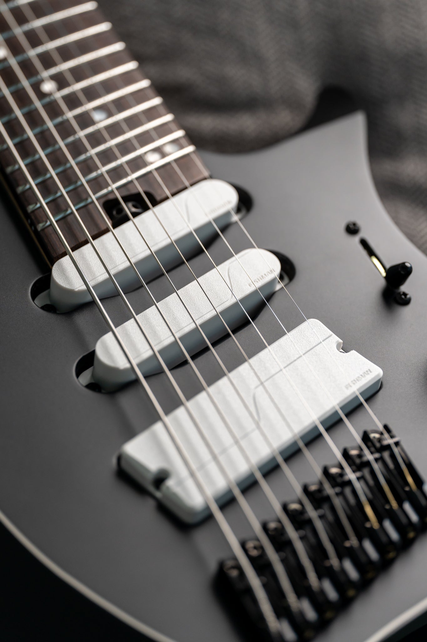 ĒMI 8 // MASTER SERIES // BLACK (White Pickups)