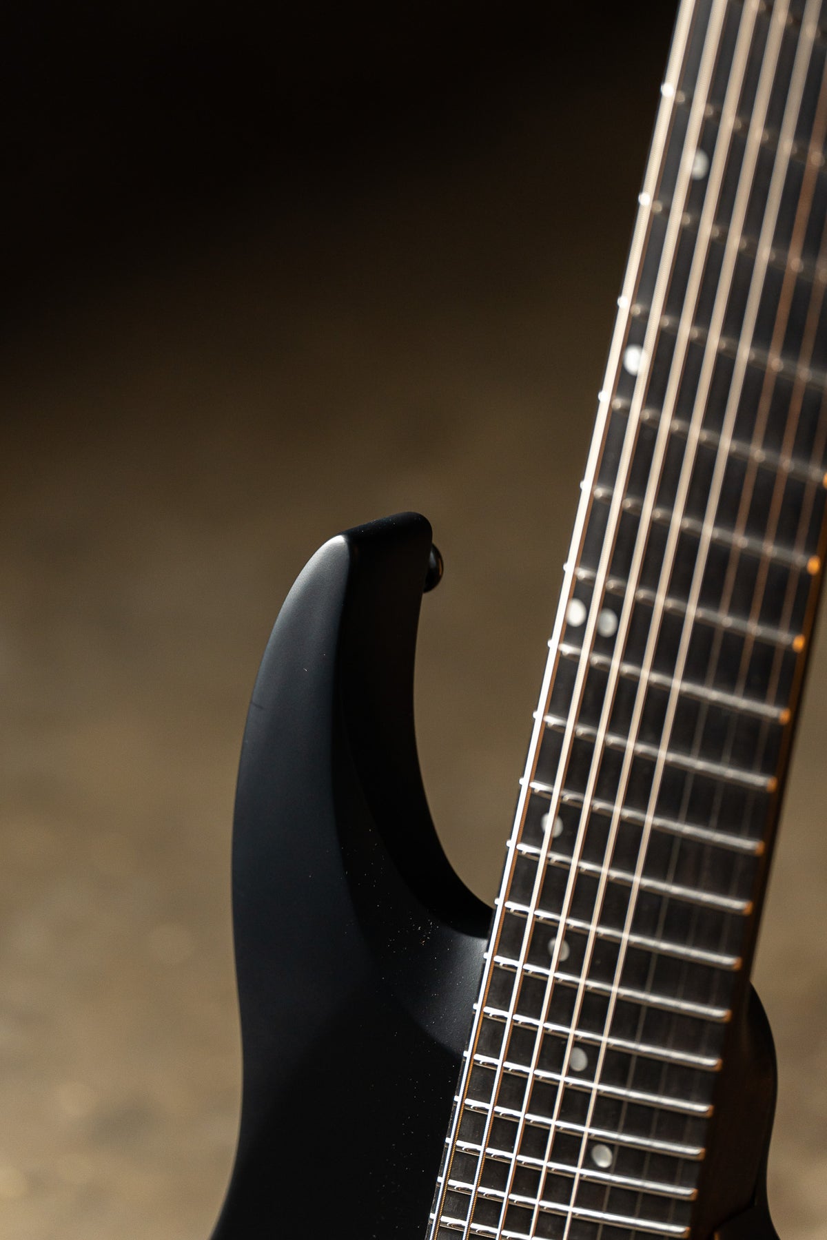 ēmi 8 // Legion // Stealth [B-stock]