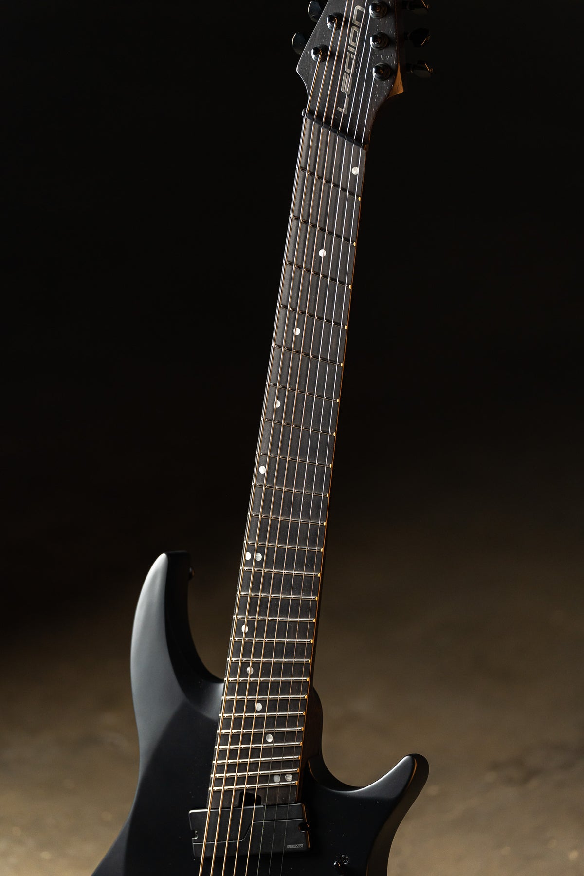 ēmi 8 // Legion // Stealth [B-stock]