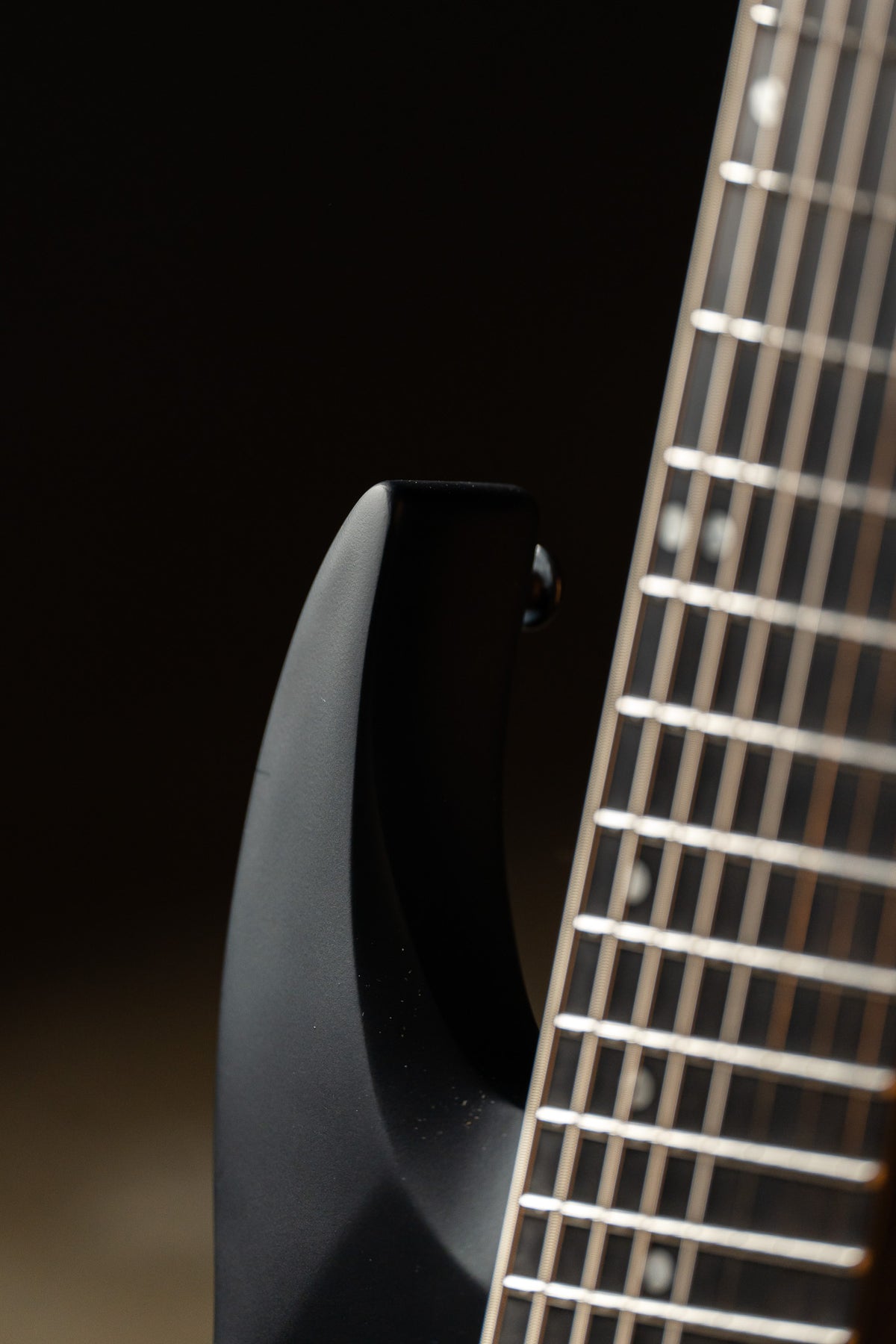 ēmi 8 // Legion // Stealth [B-stock]