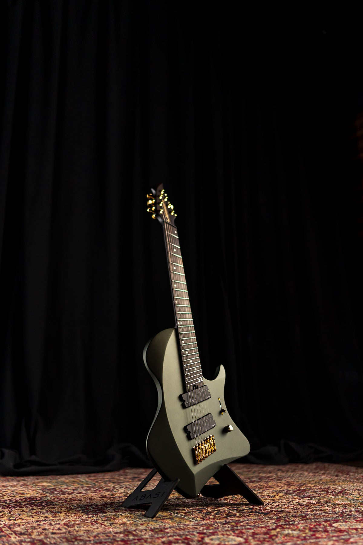 LARADA 7 // Legion // Bell Garden Green