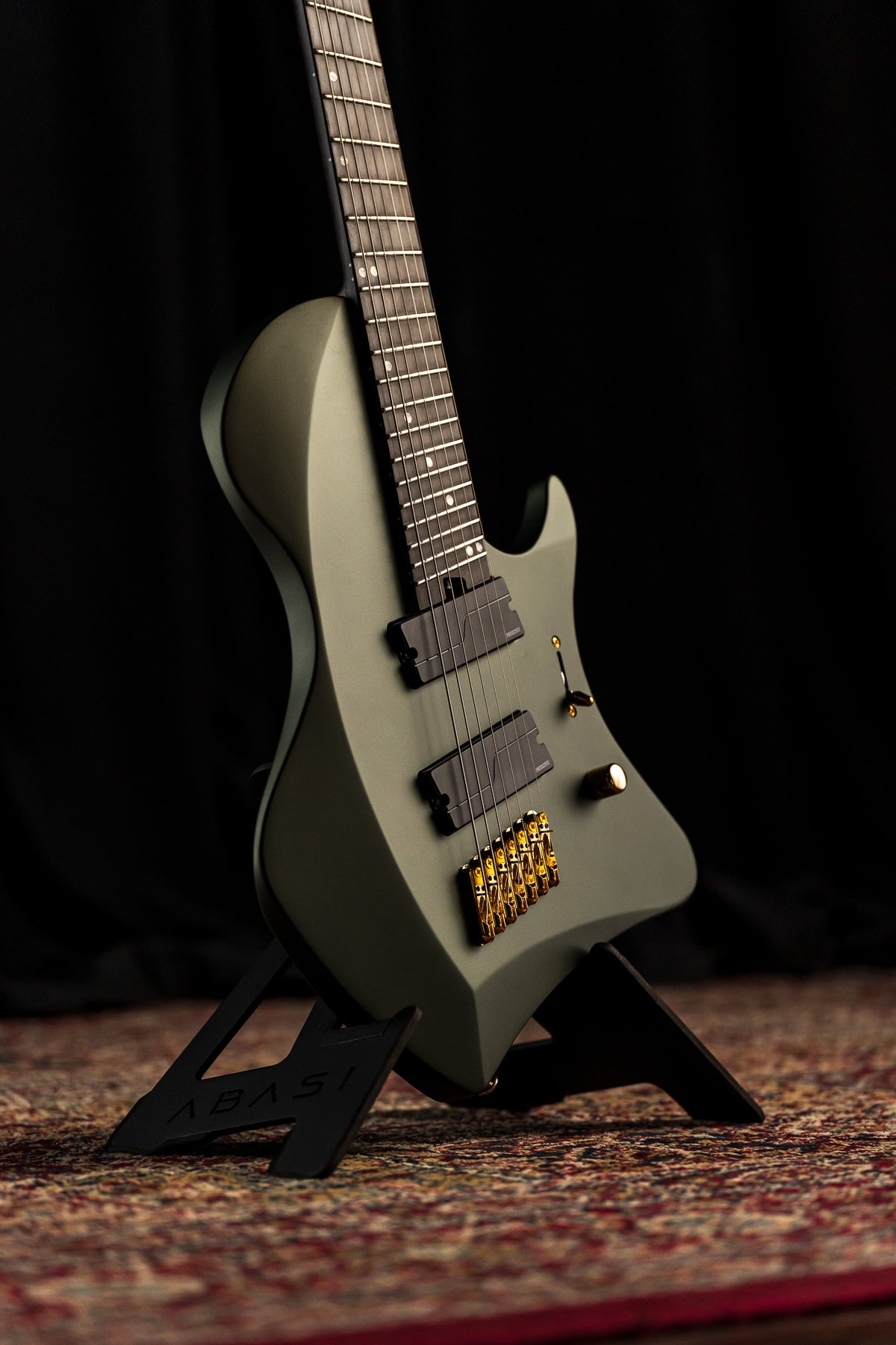 LARADA 7 // Legion // Bell Garden Green