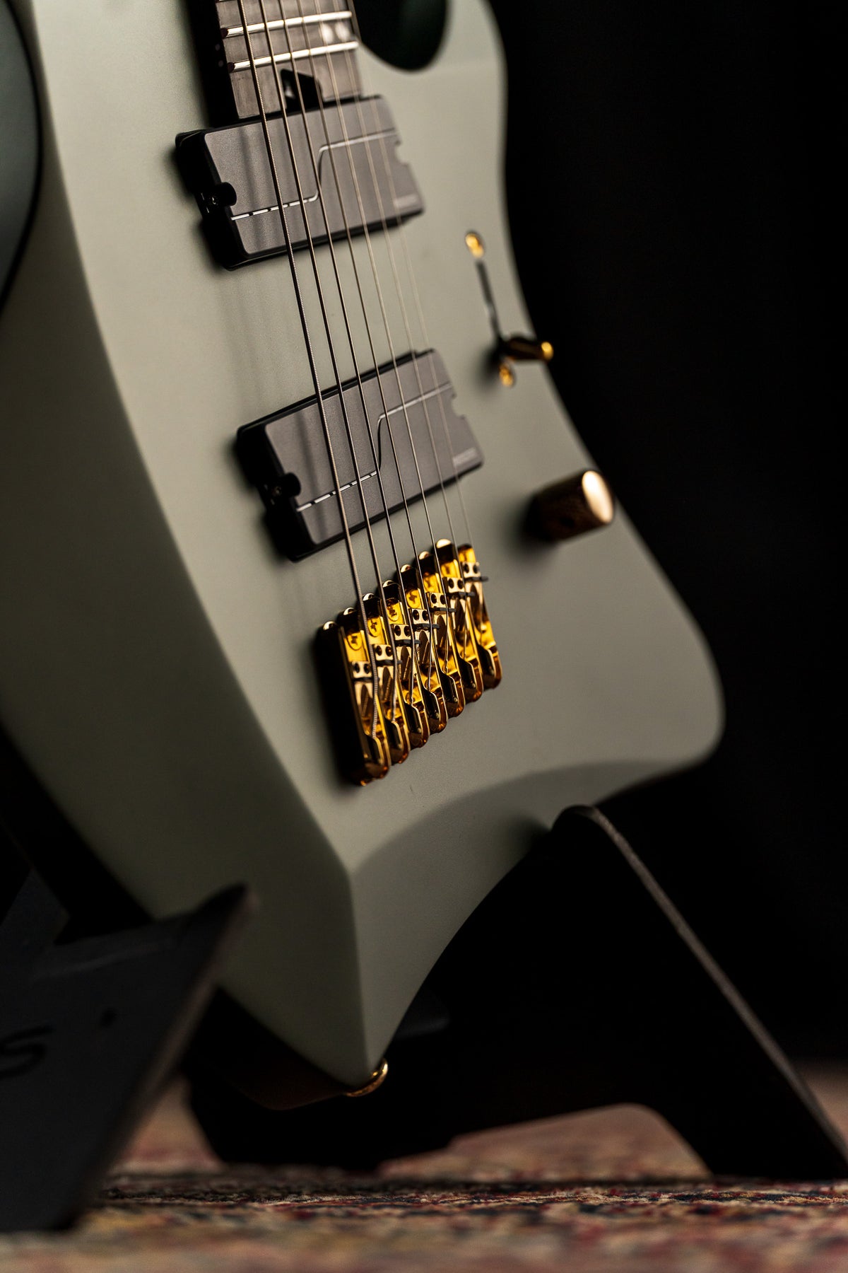 LARADA 7 // Legion // Bell Garden Green