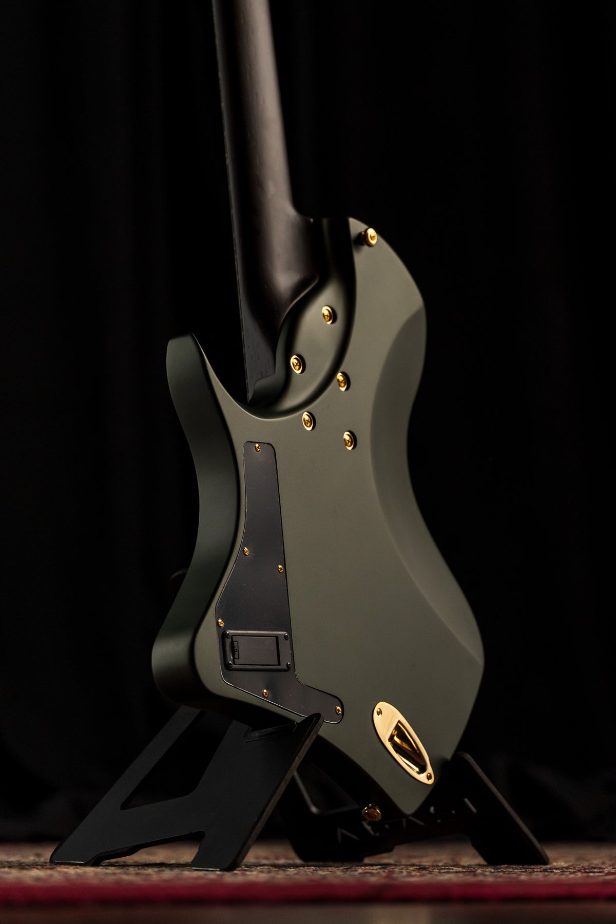 LARADA 7 // Legion // Bell Garden Green