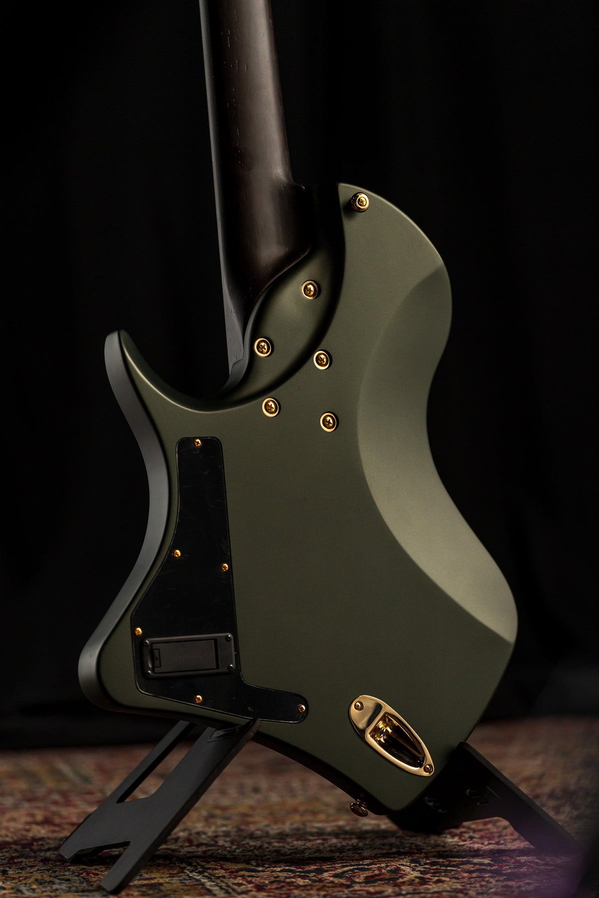 LARADA 7 // Legion // Bell Garden Green