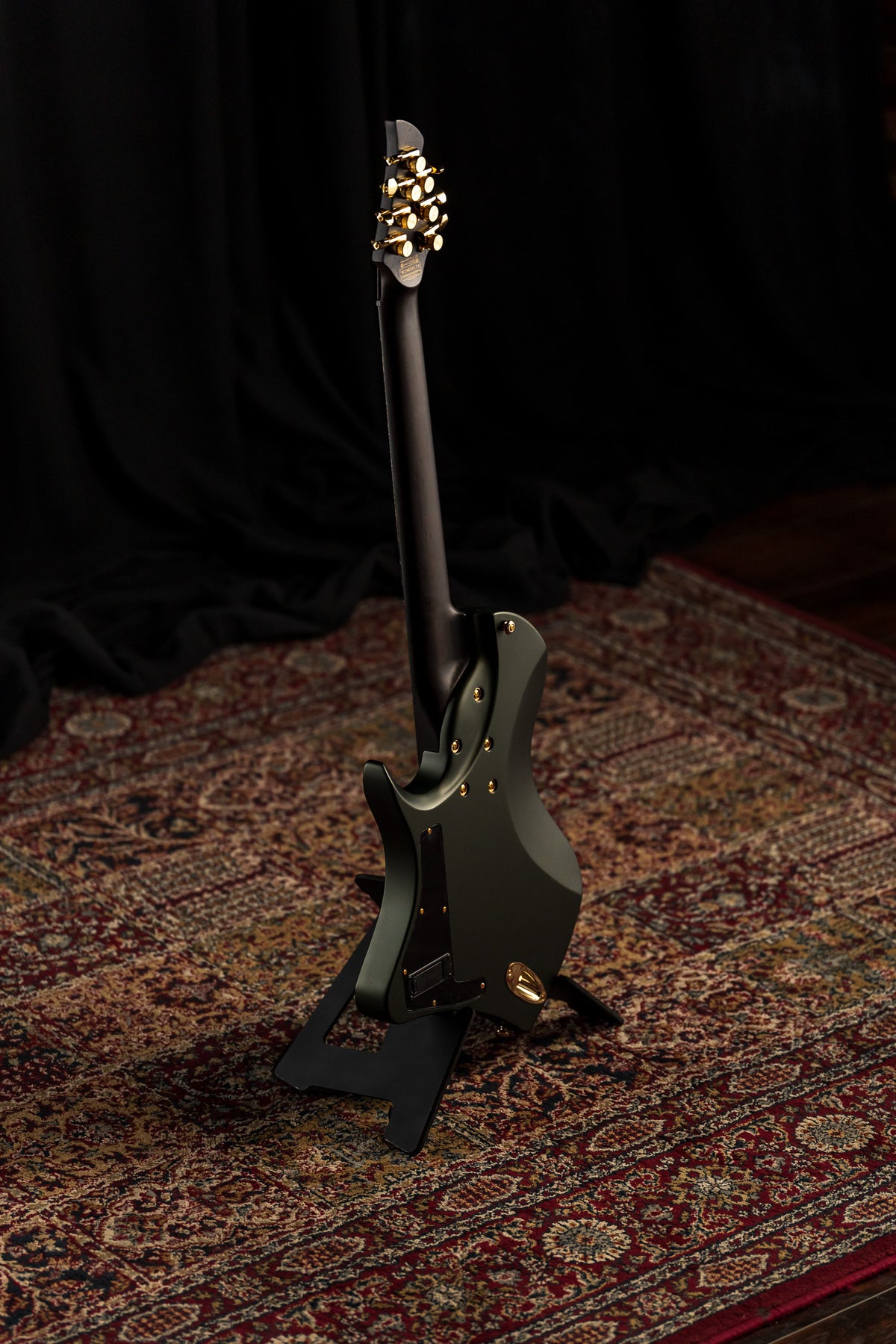 LARADA 7 // Legion // Bell Garden Green