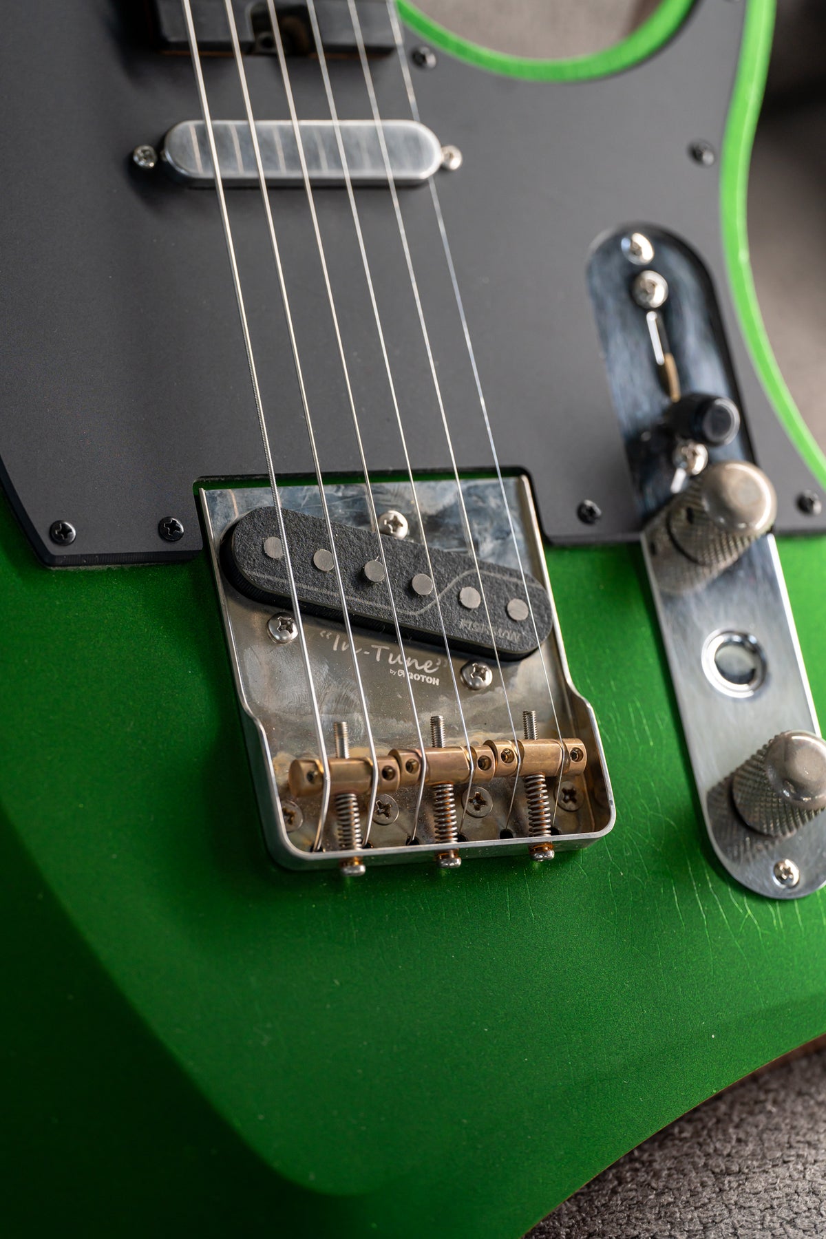 LARADA SPACE T // Emerald Satin [Relic]