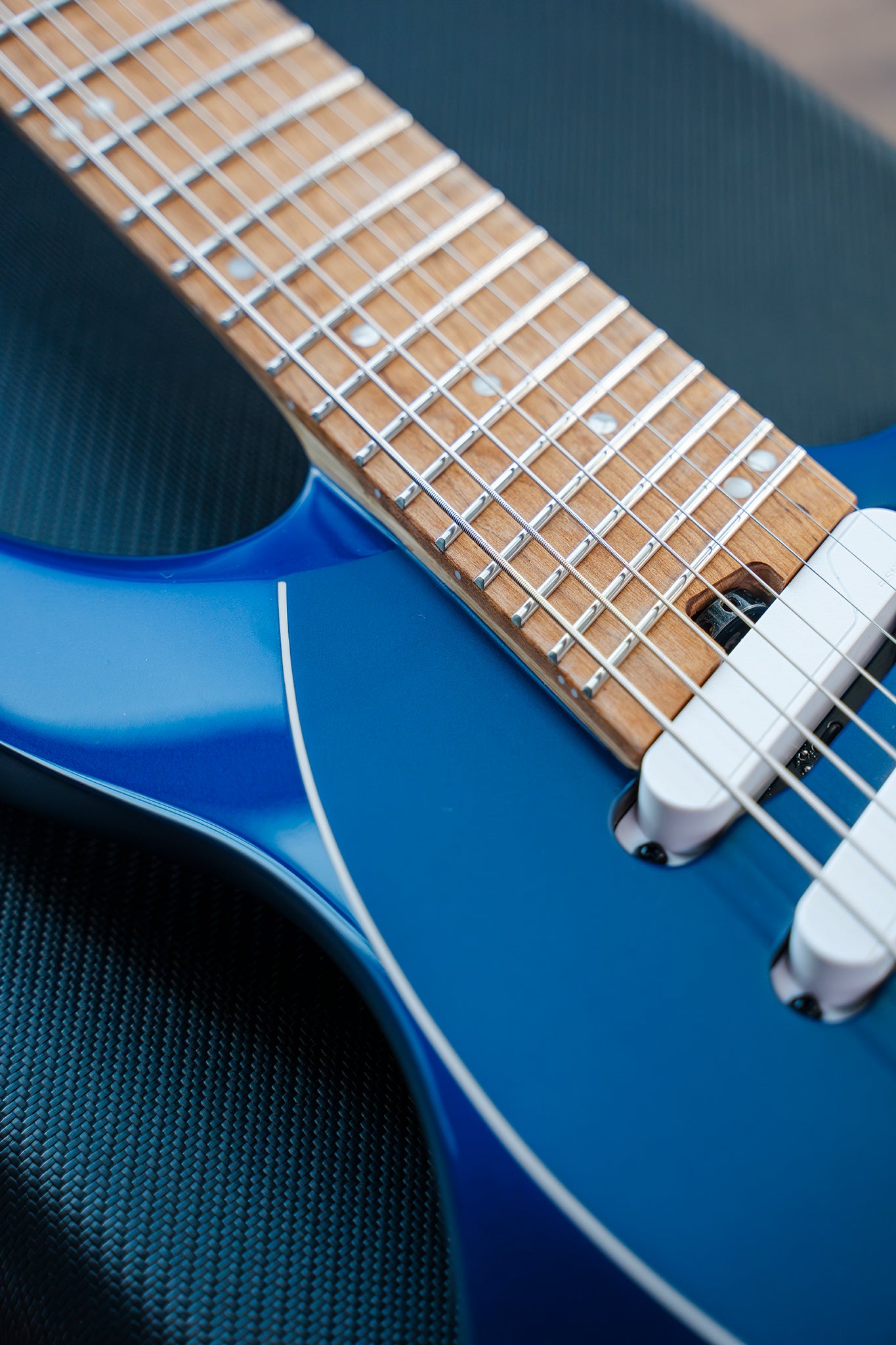 ĒMI 8 // MASTER SERIES // DJENTIAN BLUE (Korina Neck)