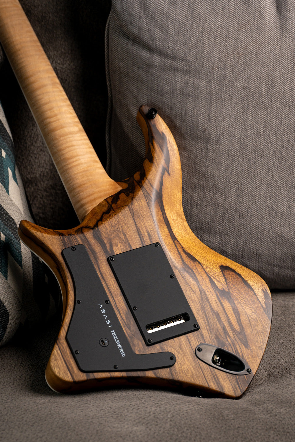 ĒMI 7 // CUSTOM // Carbon Fiber Quilt