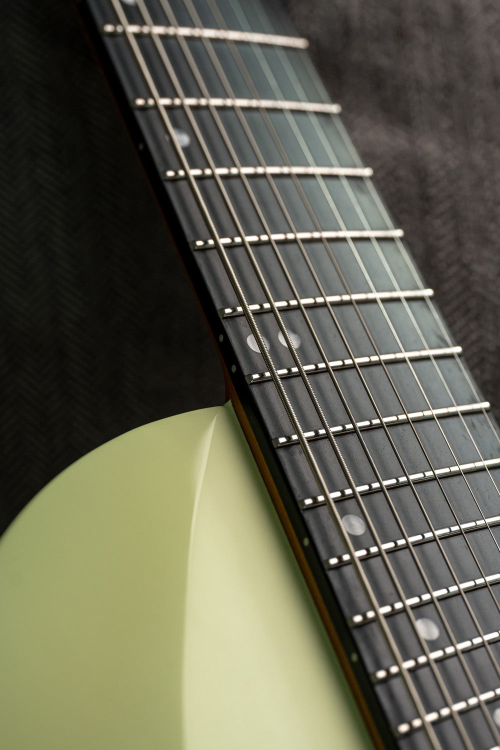 LARADA 8 // Master Series // Mint