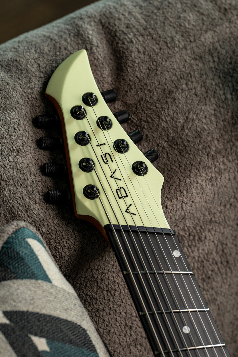 LARADA 8 // Master Series // Mint