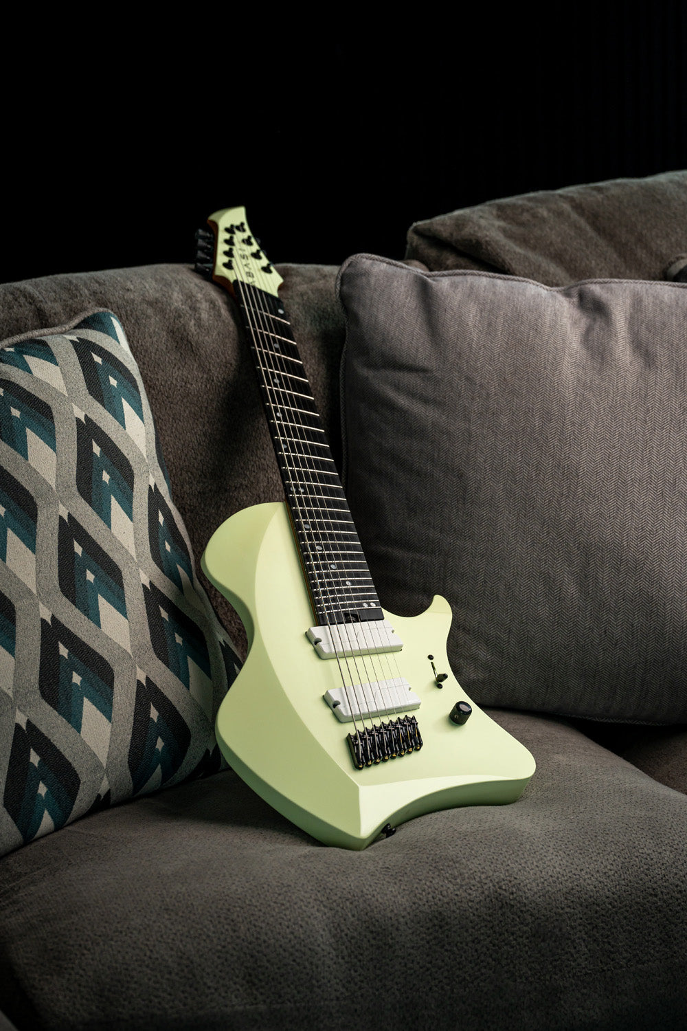 LARADA 8 // Master Series // Mint