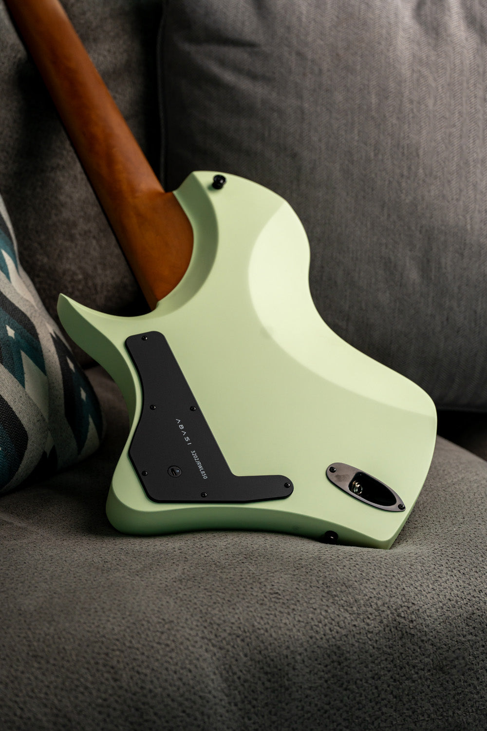 LARADA 8 // Master Series // Mint