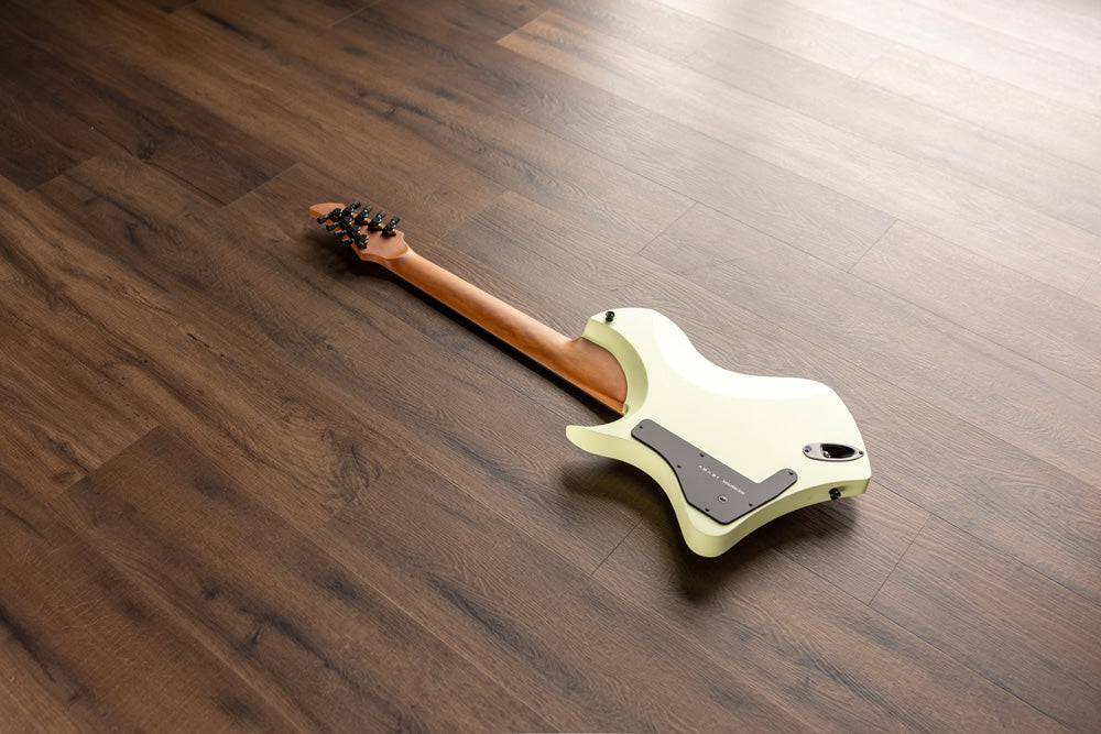 LARADA 8 // Master Series // Mint