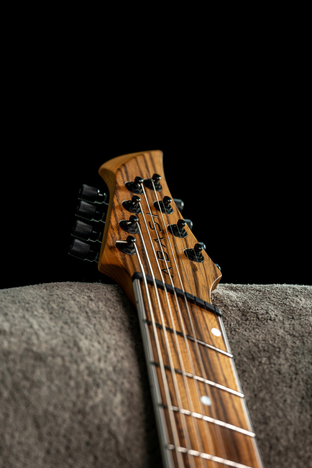 LARADA 8 // Master Series // Zebrawood