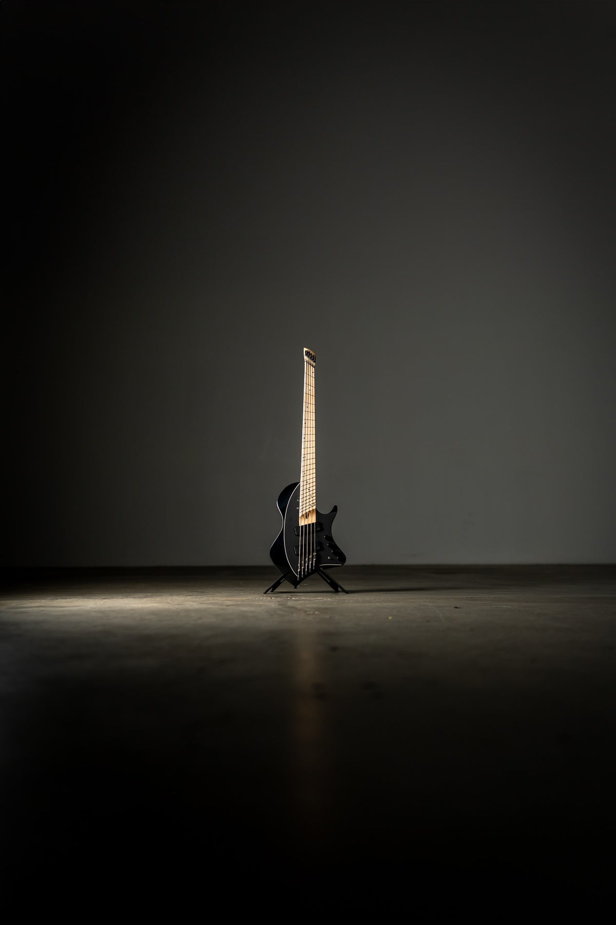 Larada 5 Bass // Master Series // Black [2024]