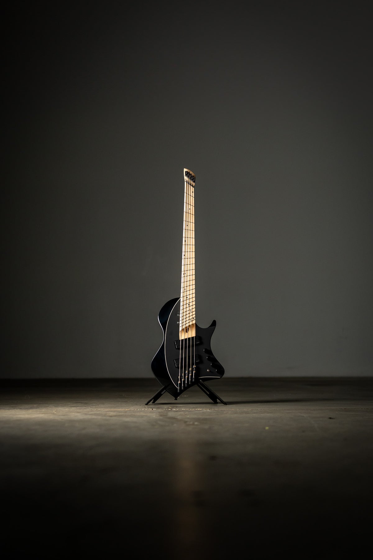 Larada 5 Bass // Master Series // Black [2024]