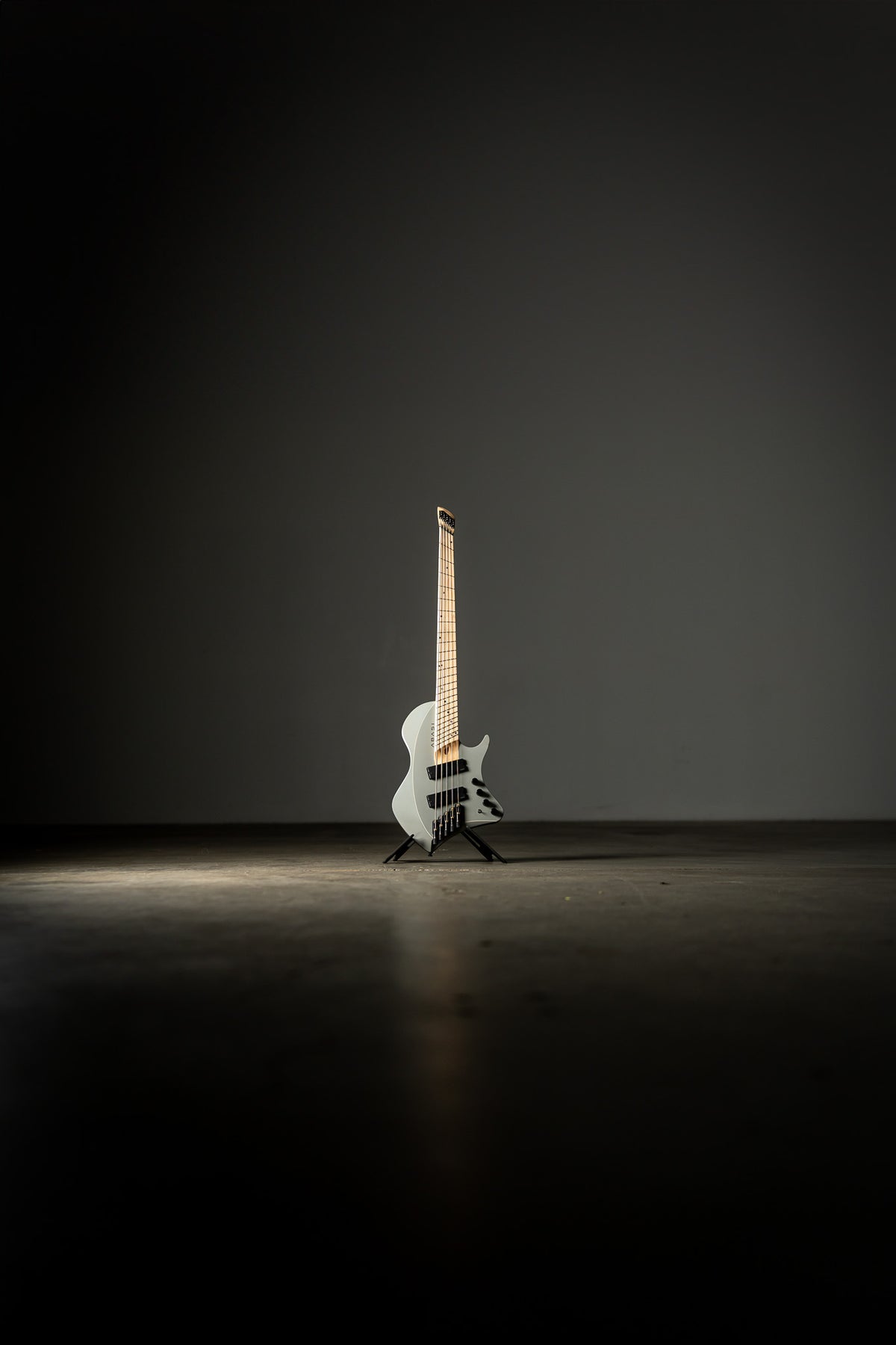 Larada 5 Bass // Master Series // Chalk