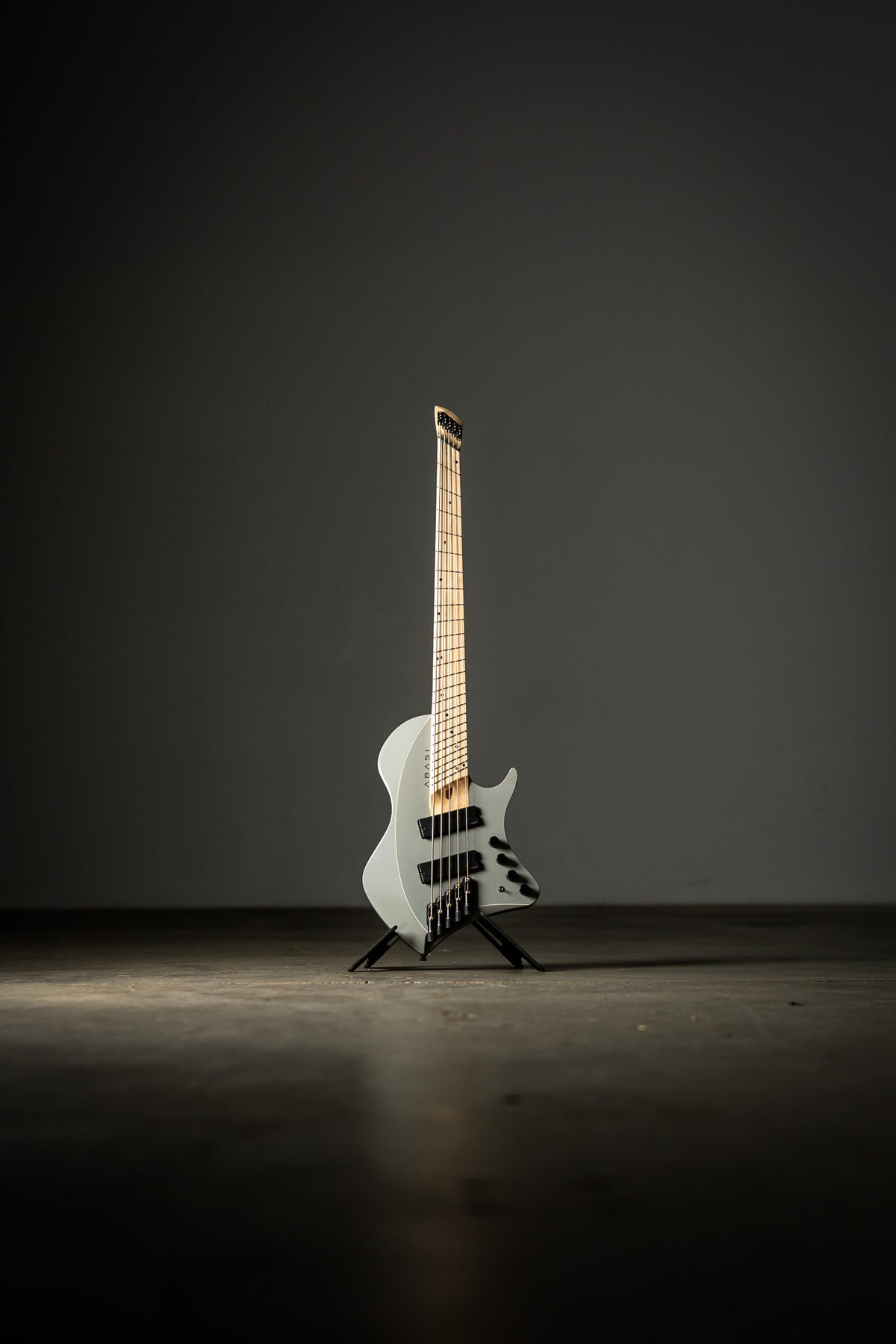 Larada 5 Bass // Master Series // Chalk