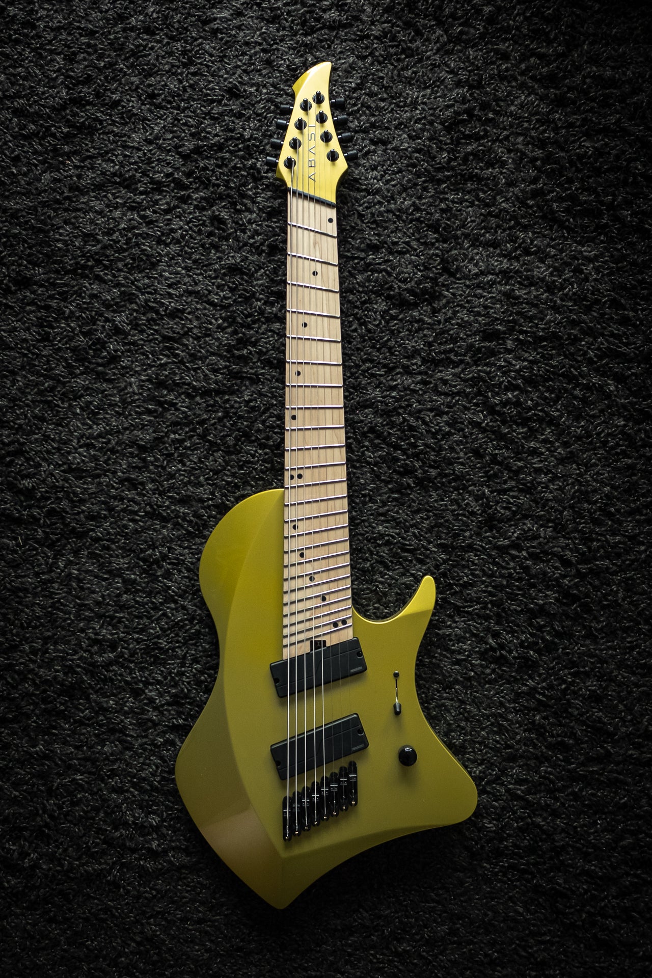 LARADA 8 // Master Series // Chartreuse (Maple FB)