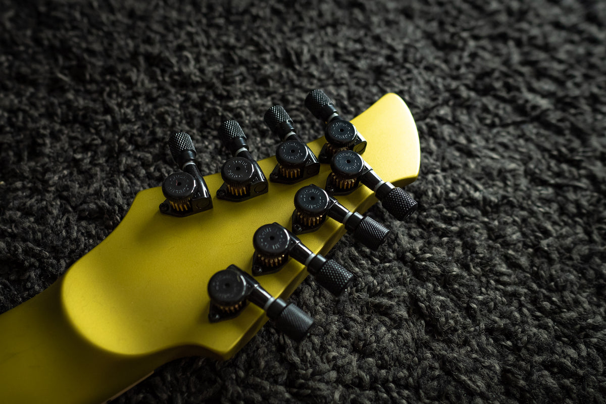 LARADA 8 // Master Series // Chartreuse (Maple FB)