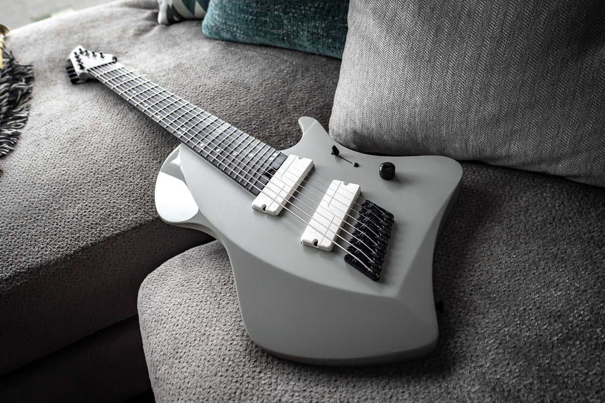 LARADA 8 // Master Series // Chalk