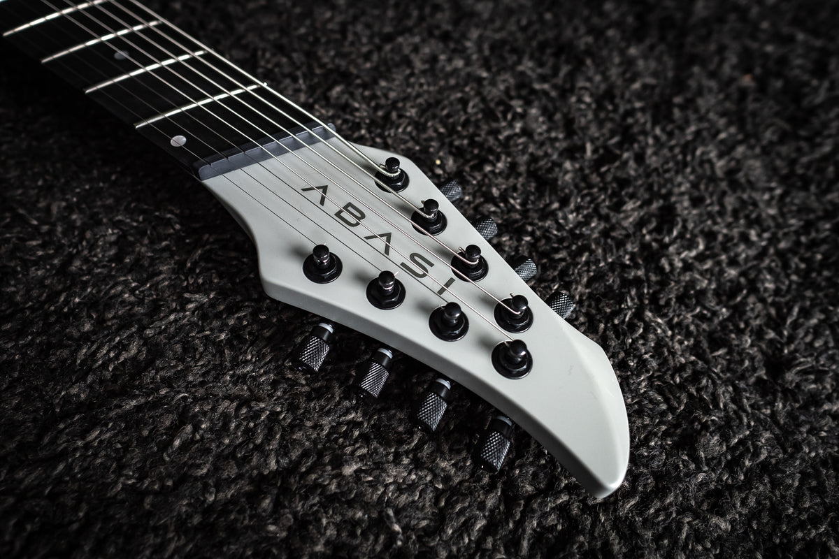 LARADA 8 // Master Series // Chalk