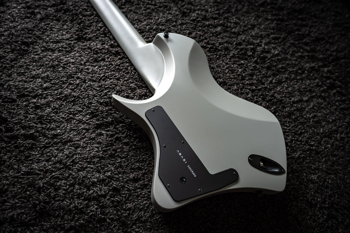 LARADA 8 // Master Series // Chalk