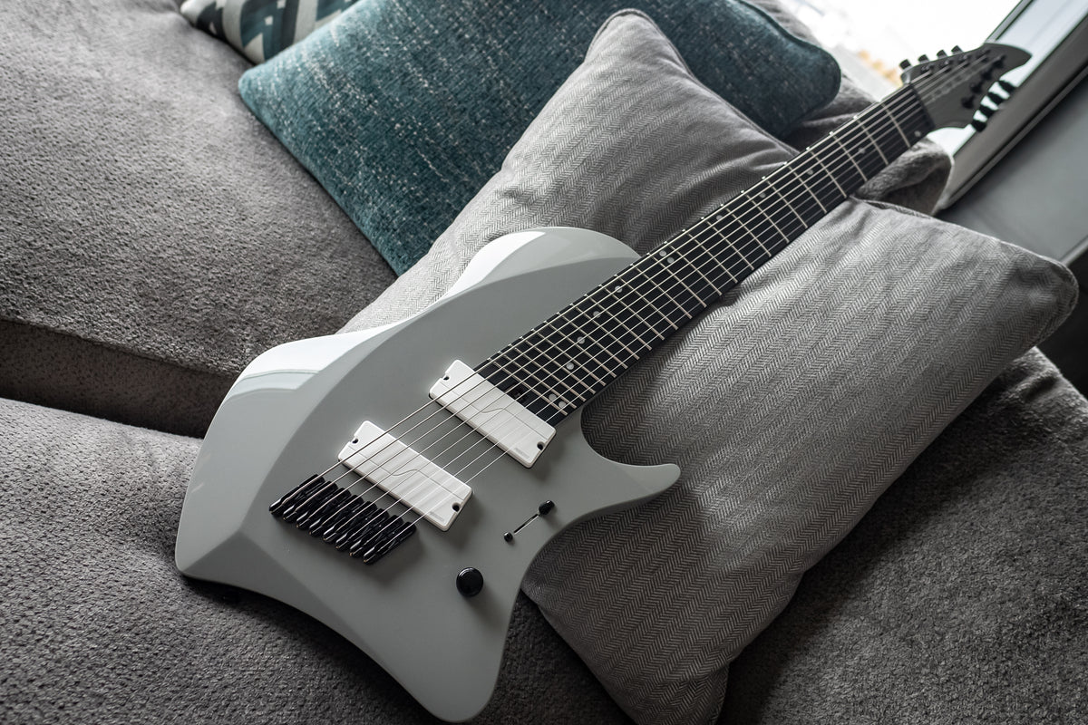 LARADA 8 // Master Series // Chalk